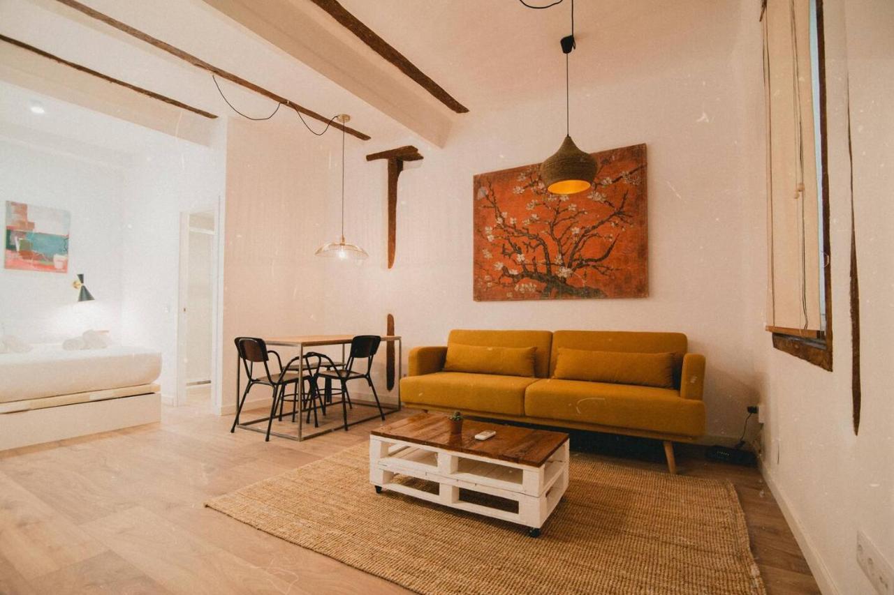 Charming Design Apartment Reina Sofia Madrid Buitenkant foto