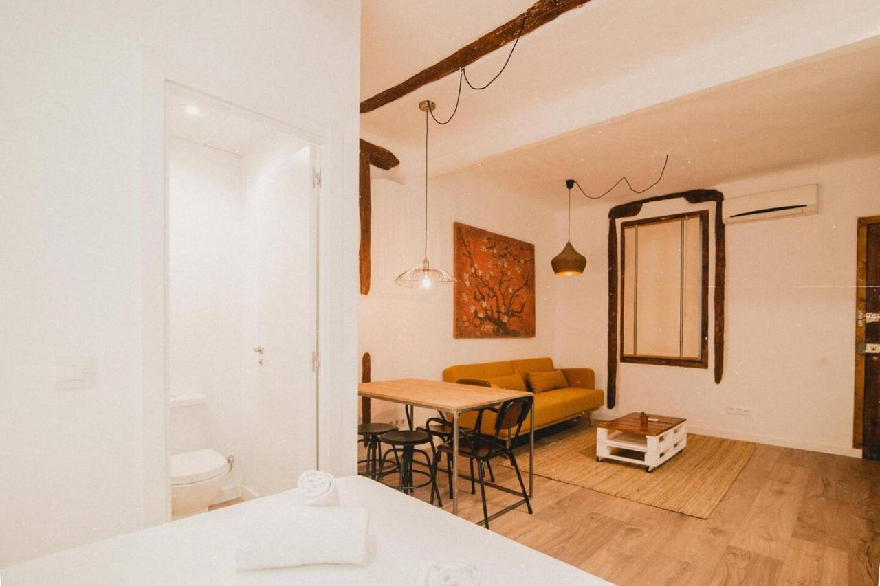 Charming Design Apartment Reina Sofia Madrid Buitenkant foto