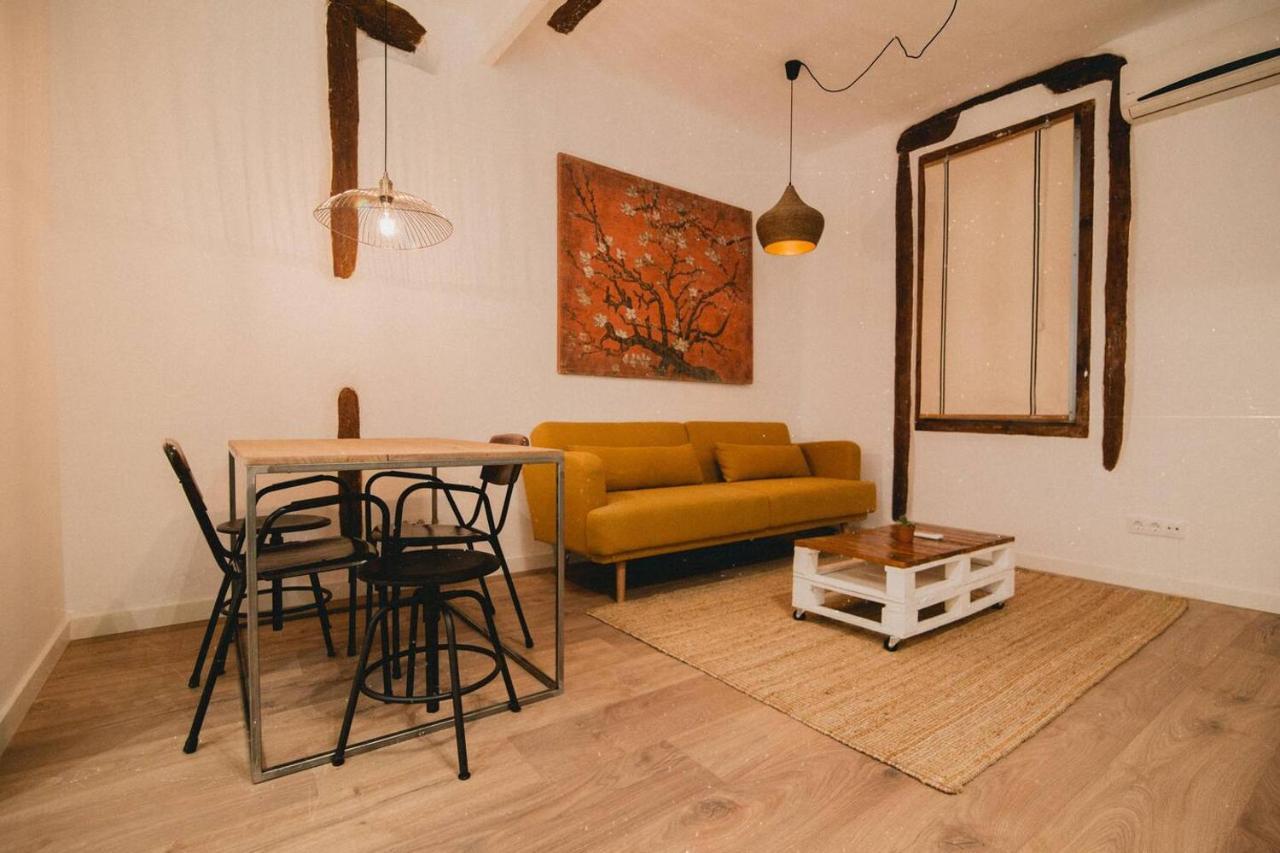 Charming Design Apartment Reina Sofia Madrid Buitenkant foto